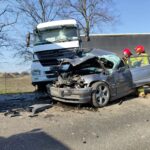 2 ciężarówki i BMW